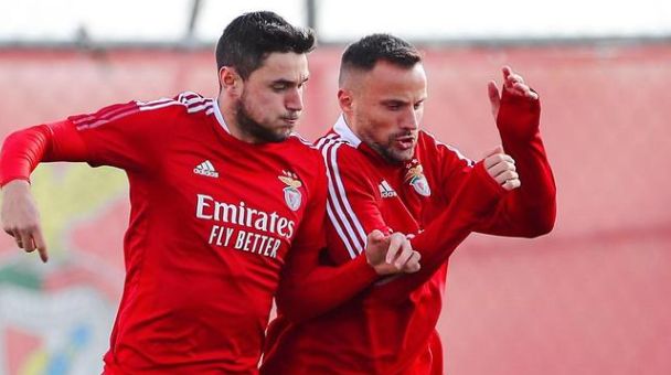 离谱！法兰克福绝杀压哨备战葡超那不勒斯豪取连胜备战葡超，浙江稠州主帅复盘备战意大利杯的简单介绍