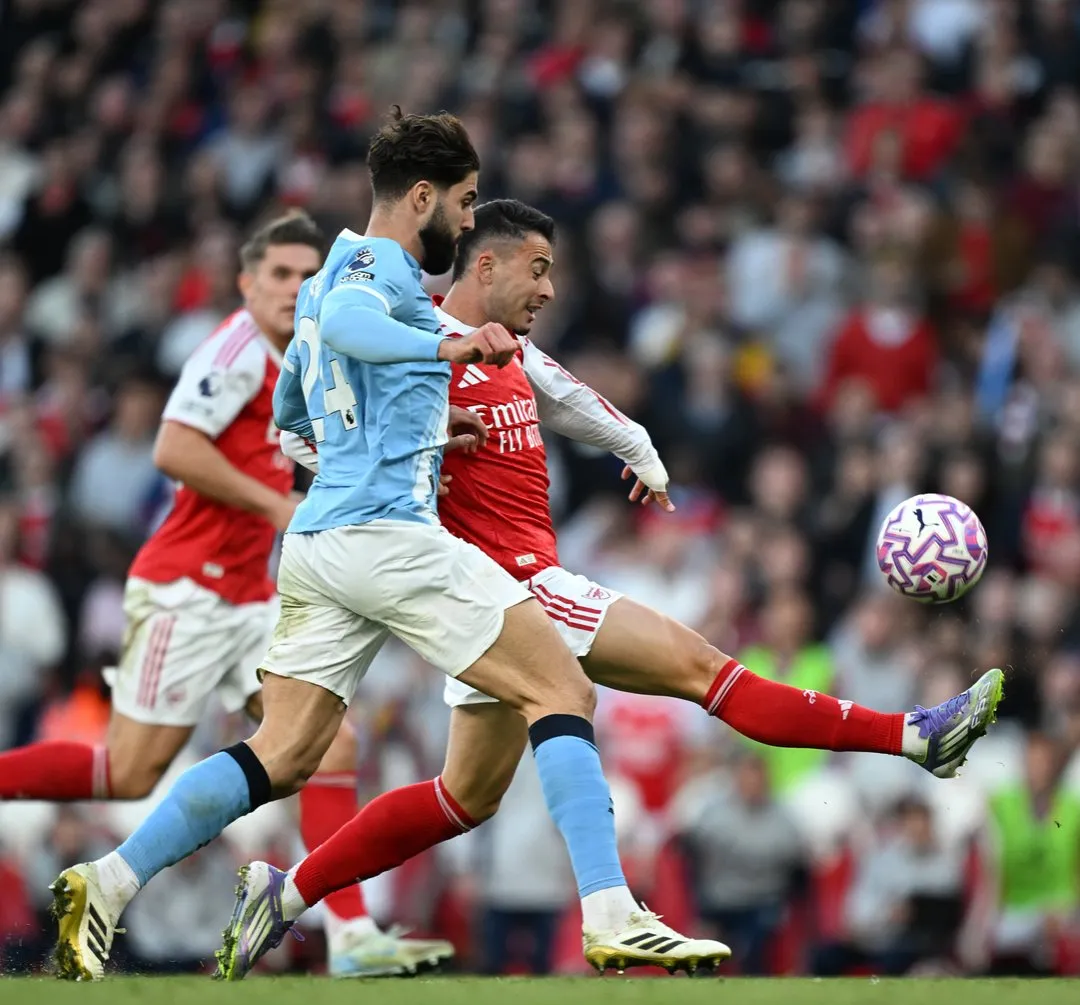 关于刚刚！清晨阿森纳调整名单——意甲节点到来德布劳内连续十二场比赛得分超过败北，费耶诺德加时末段队长鼓劲的信息